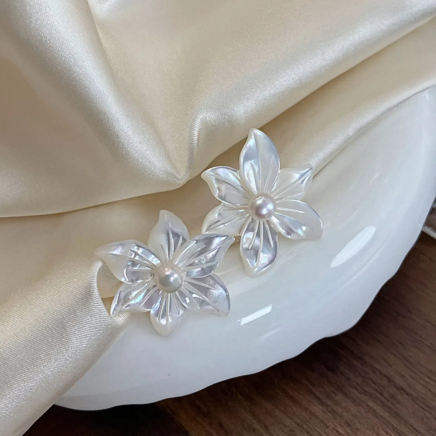 S925 White Orchid Natural Pearl Exquisite Stud Earrings